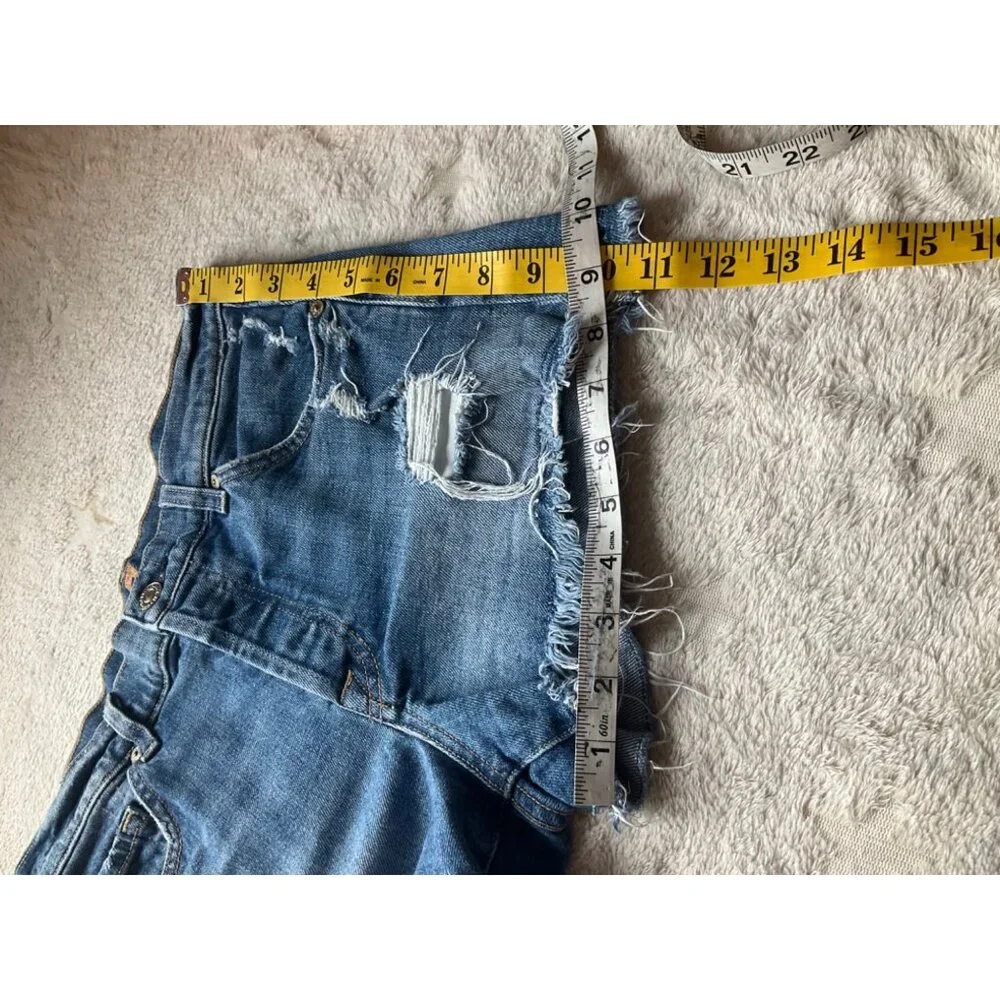 7 For all Mankind Women Sz.27 Denim Jean Shorts Hot pants Button fly  Distressed - Picture 10 of 11